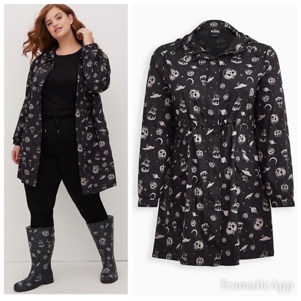 NWT TORRID Rainjacket - Disney Villains Poison Apple Black